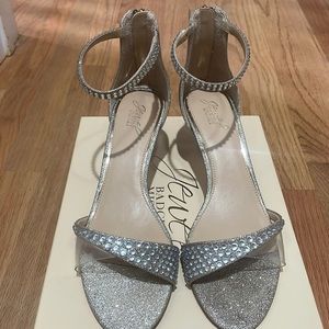 Jewel Badgley Mischka Oswald Sandal in Light Gold